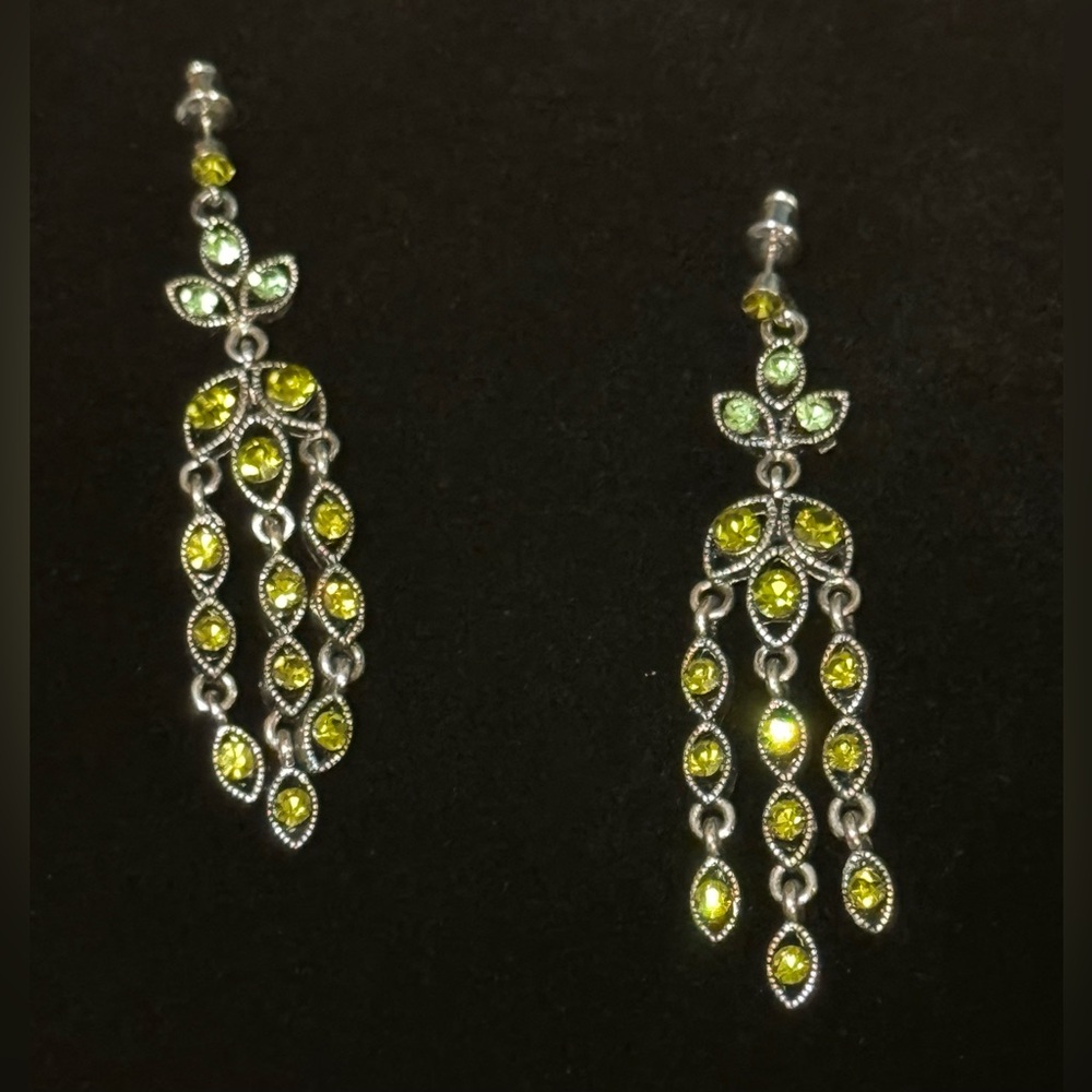 Vintage Chandelier Earrings 💚 - Picture 2 of 4